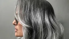 Haarfärben ab 70: Geheimnisse der Farbtöne, die nicht altern lassen, sondern frisch wirken