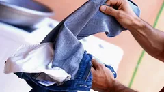 Warum man Kleidung auf links wäscht – und wann man es besser nicht tut: Wichtige Details