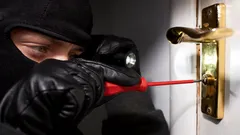 Einbrecher achten auf dieses Detail an Türen – und wählen so ihre Zielwohnung aus